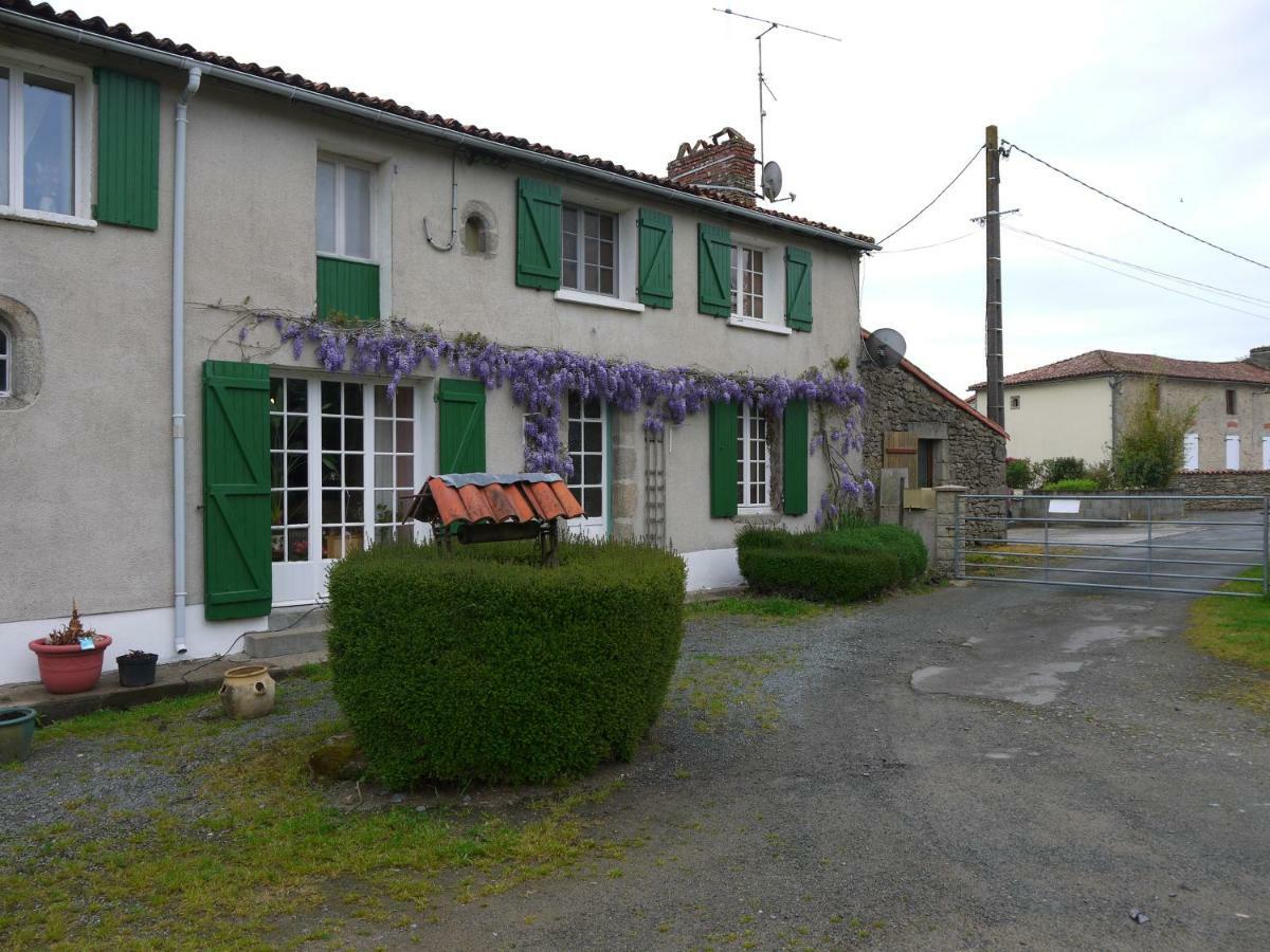 La Revaudiere Bressuire Exterior photo